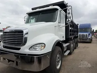 2005 FREIGHTLINER BUSINESS CLASS M2 112