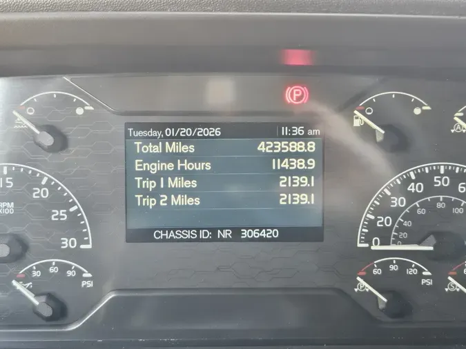 2022 VOLVO VNL64T740