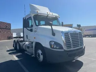 2018 FREIGHTLINER X12564ST