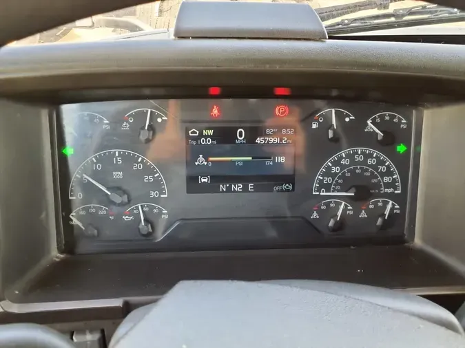 2020 VOLVO VNR64T-640
