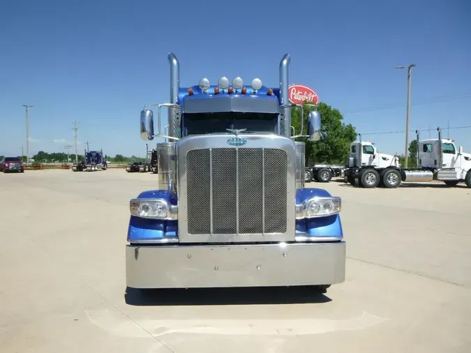 2022 Peterbilt 389