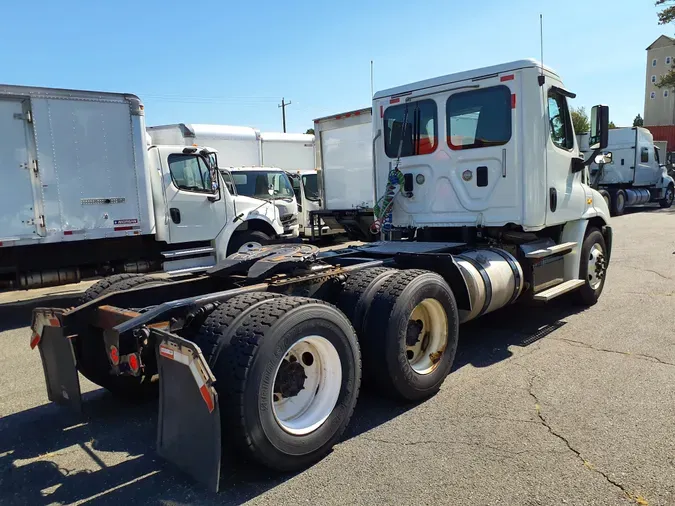 2017 FREIGHTLINER/MERCEDES CASCADIA 113