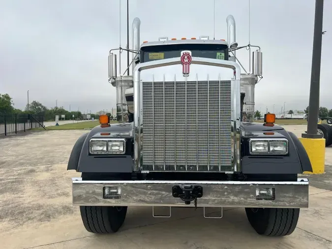 2025 Kenworth W900L