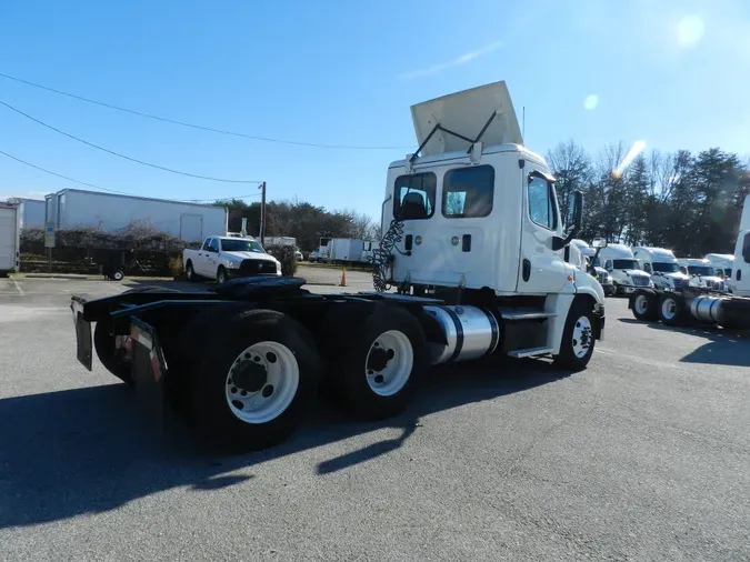 2016 FREIGHTLINER/MERCEDES CASCADIA 125