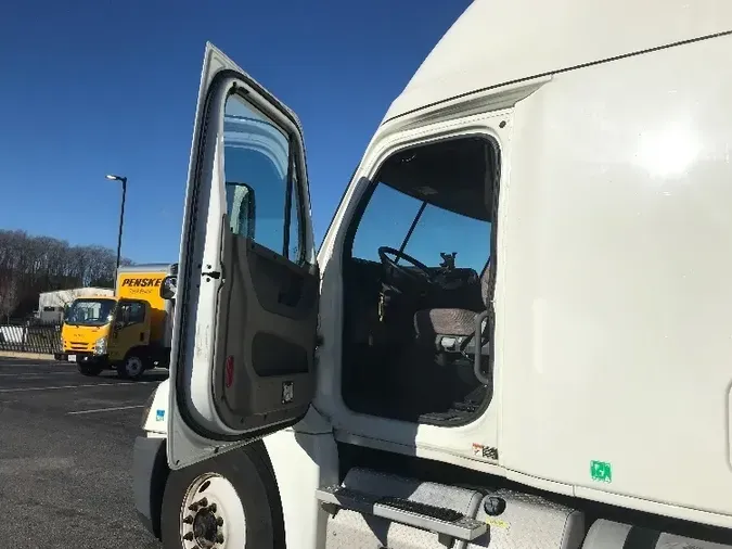 2019 Freightliner X12564ST