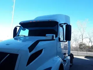 2020 VOLVO VNR64T-640