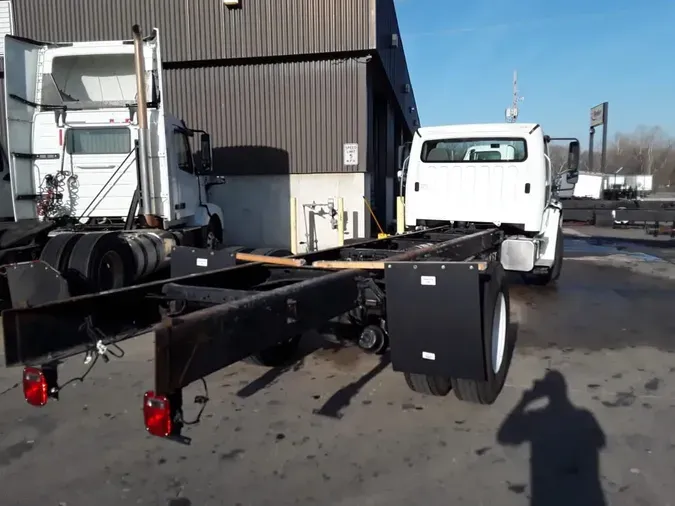 2020 FREIGHTLINER/MERCEDES M2 106