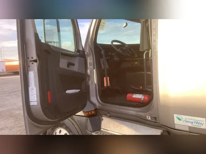 2020 Freightliner Cascadia 126e88ff8ffba0fd2021f2f7880798b7f27