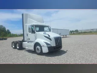 2020 Volvo VNL300
