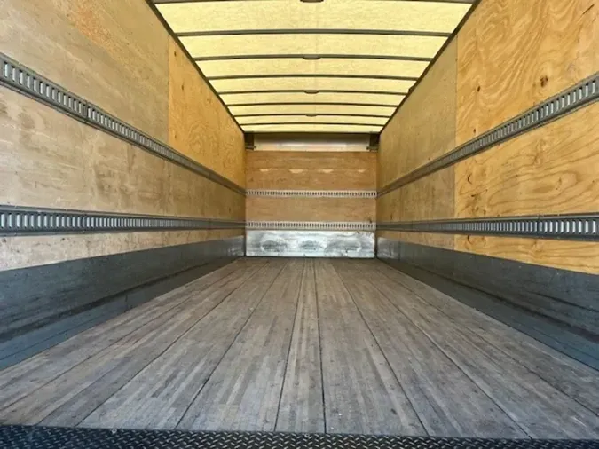 2018 FREIGHTLINER M2 106