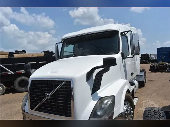 2012 VOLVO VNL64T630