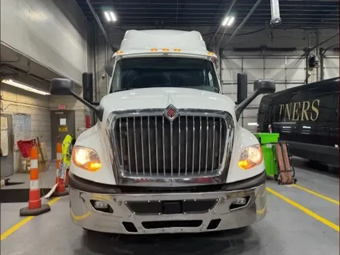 2019 NAVISTAR INTERNATIONAL LT625 SLPR CAB