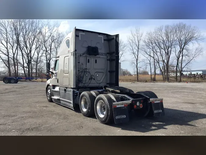 2022 Freightliner Cascadia 126