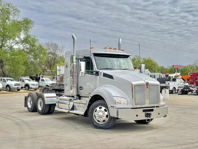 2022 KENWORTH T880