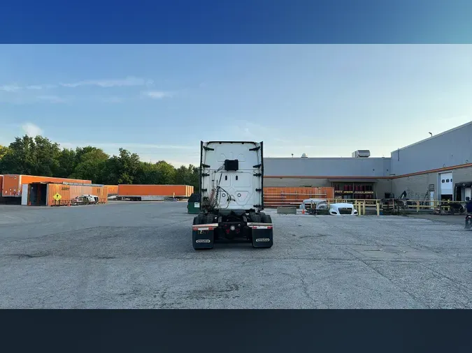 2022 Freightliner Cascadia 126