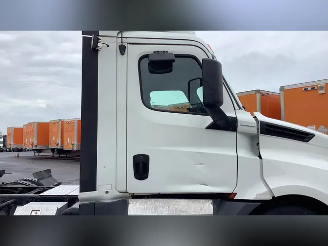 2020 Freightliner Cascadia 126
