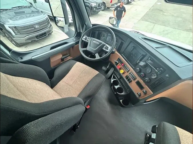 2022 Freightliner Cascadia 126