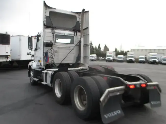 2017 VOLVO VNL64T