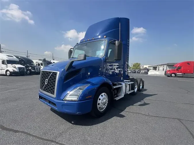 2020 VOLVO VNR300