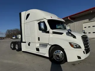 2024 Freightliner Cascadia&reg; Sleeper Cab 126" BBC 72" RR