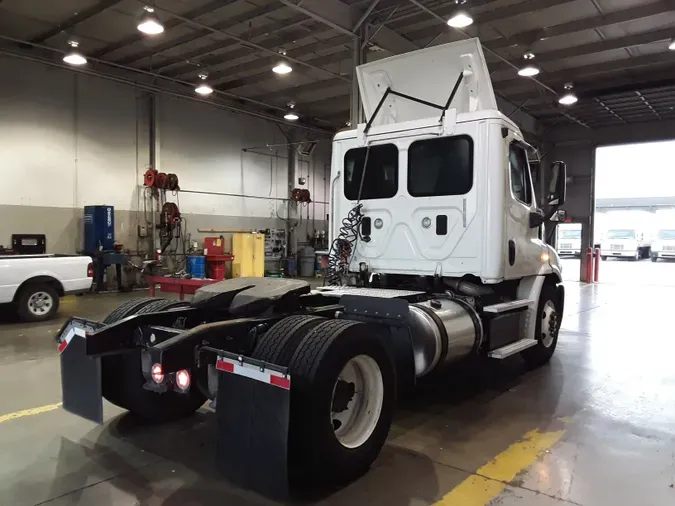 2015 FREIGHTLINER/MERCEDES CASCADIA 113