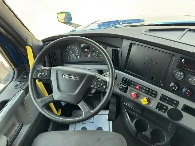 2021 FREIGHTLINER Cascadia 126
