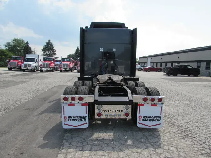 2024 Kenworth W990