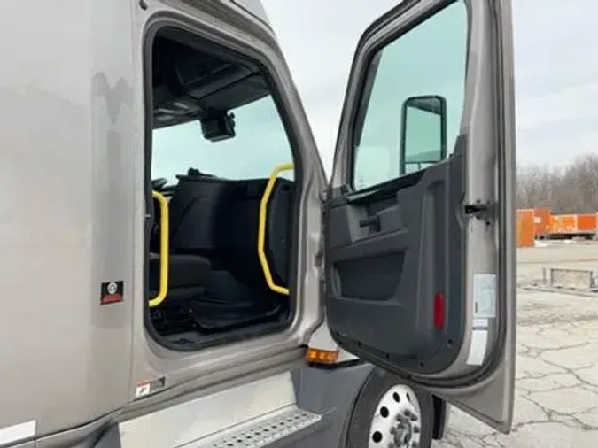 2023 Freightliner Cascadia