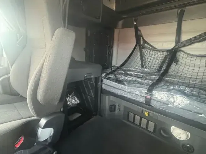 2020 Freightliner Cascadia 126