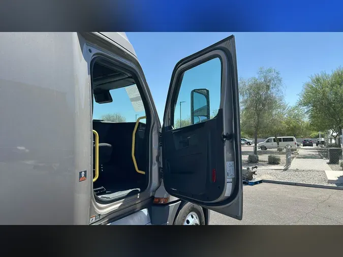2024 Freightliner Cascadia 126