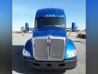 2017 KENWORTH T-680
