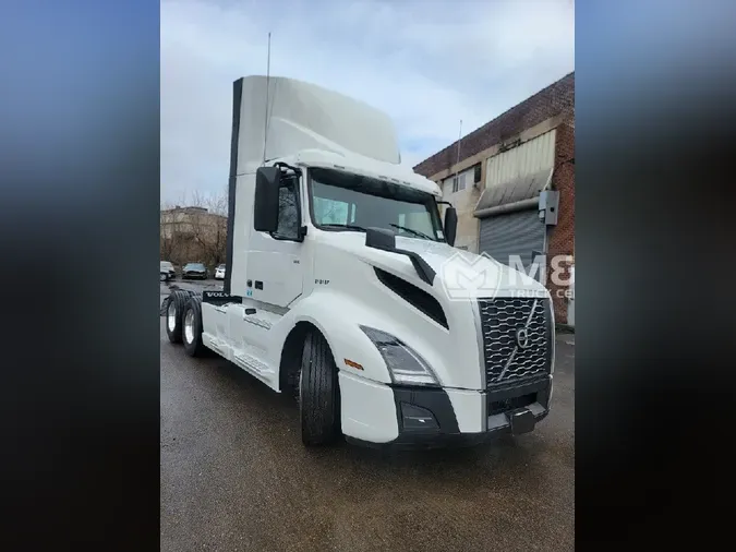 2023 VOLVO VNL64T300