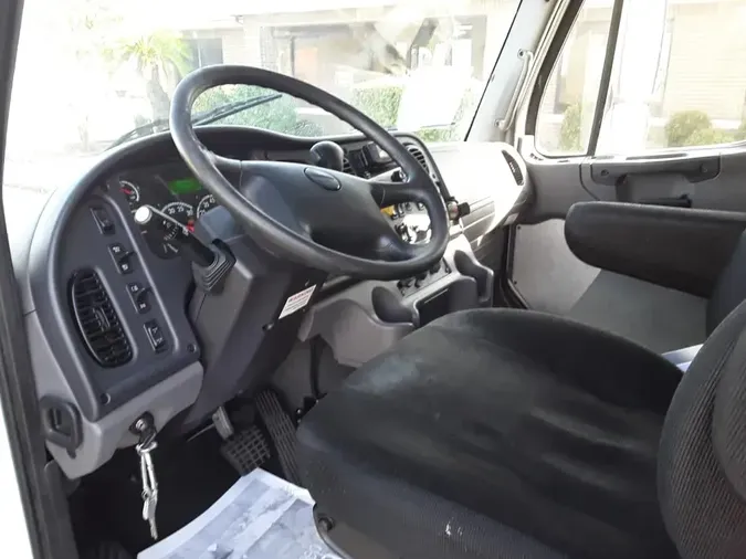 2019 FREIGHTLINER M2 106