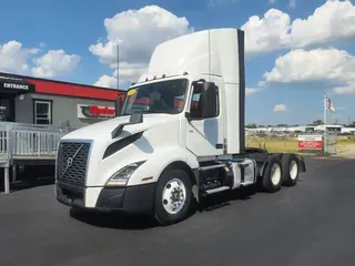 2020 VOLVO VNL64T-300