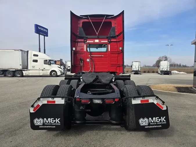 2022 VOLVO VNR64T300