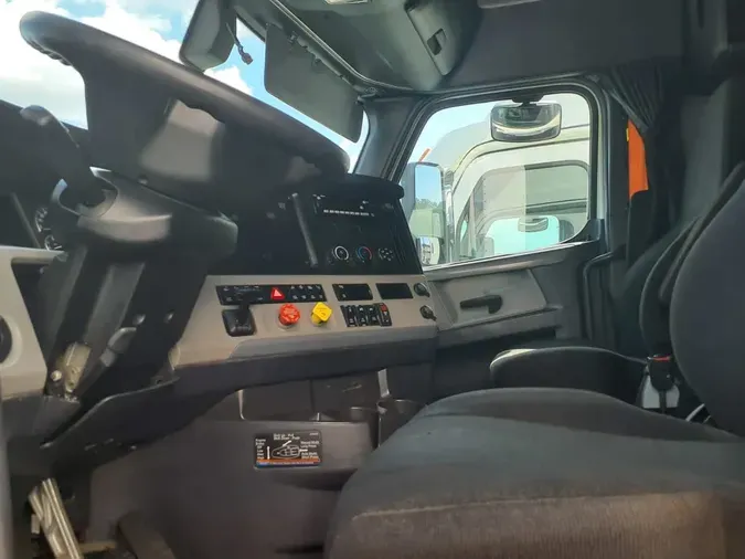 2019 FREIGHTLINER NEW CASCADIA PX12664