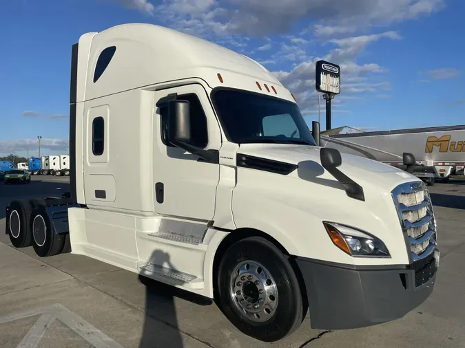 2019 Freightliner Cascadia 126