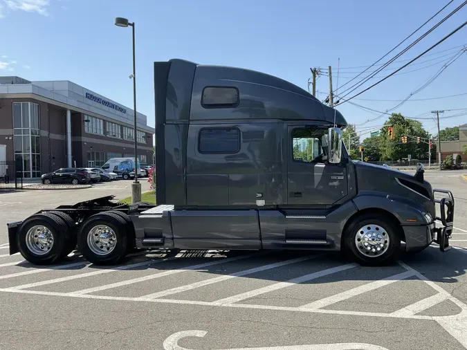 2023 Volvo VNL64T860