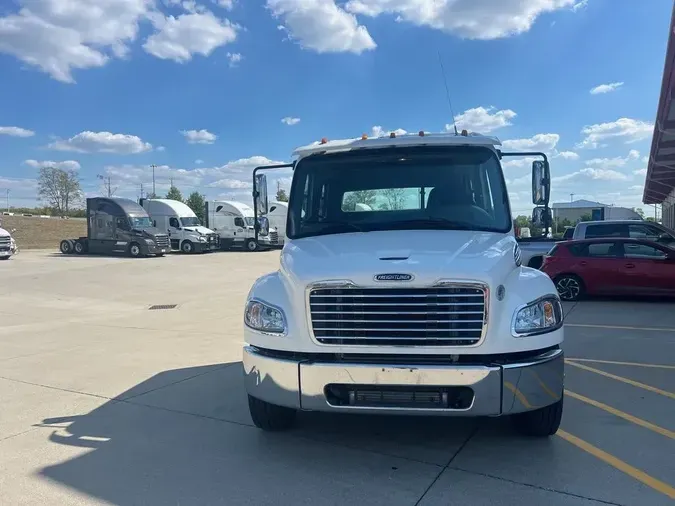 2016 Freightliner M2 106