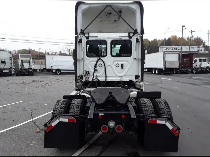 2018 FREIGHTLINER/MERCEDES CASCADIA 113