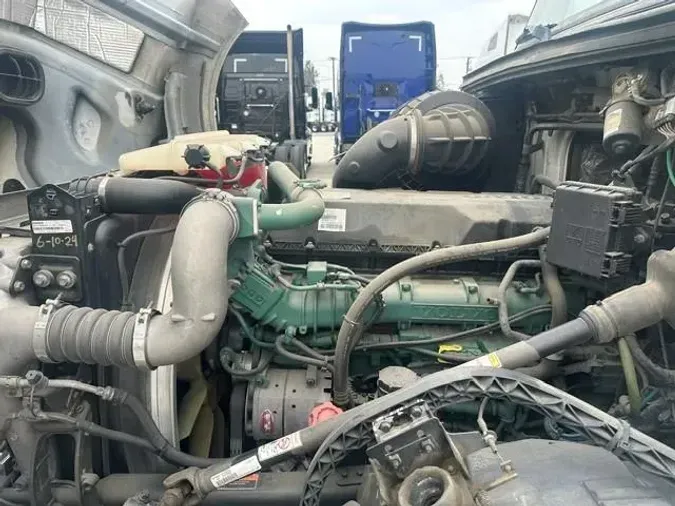 2015 Volvo VNL64T300e8ce87882e85a91b22f2bfdf905ab2b7