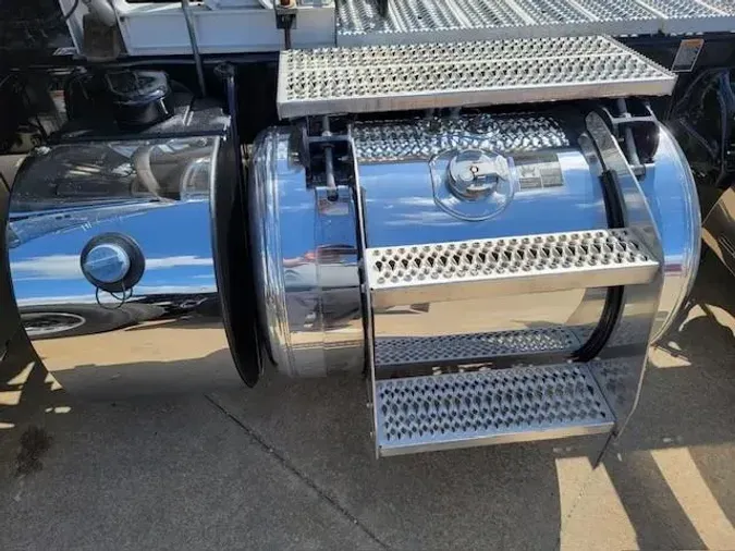 2023 Peterbilt 567