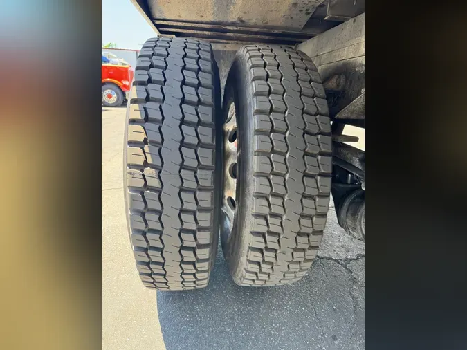 2020 Peterbilt 337