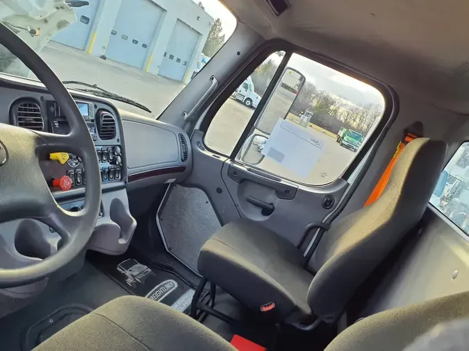 2022 FREIGHTLINER/MERCEDES M2 106e8d40d872966972aa28a1b2139eb6a1e