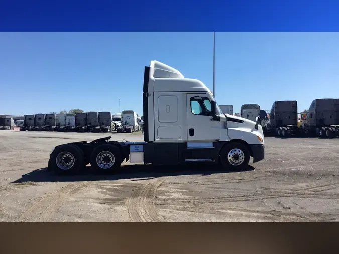 2022 Freightliner Cascadia 126e8d5bd18a7df040f0ed3a040027cebd6