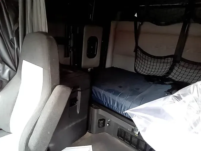 2020 Freightliner Cascadia 126e8d788e374acc2aeb53e42f382a429b7