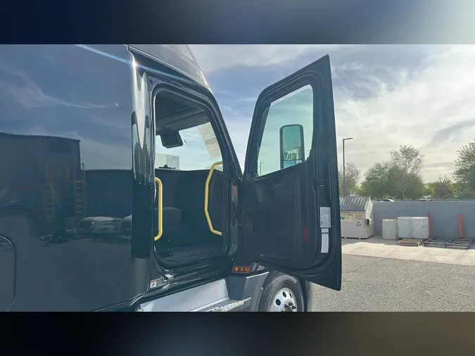 2024 Freightliner Cascadia