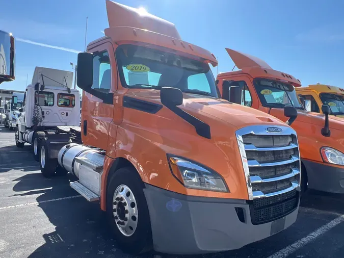 2019 FREIGHTLINER/MERCEDES NEW CASCADIA 126e8df443647762db13b4c85b123218388