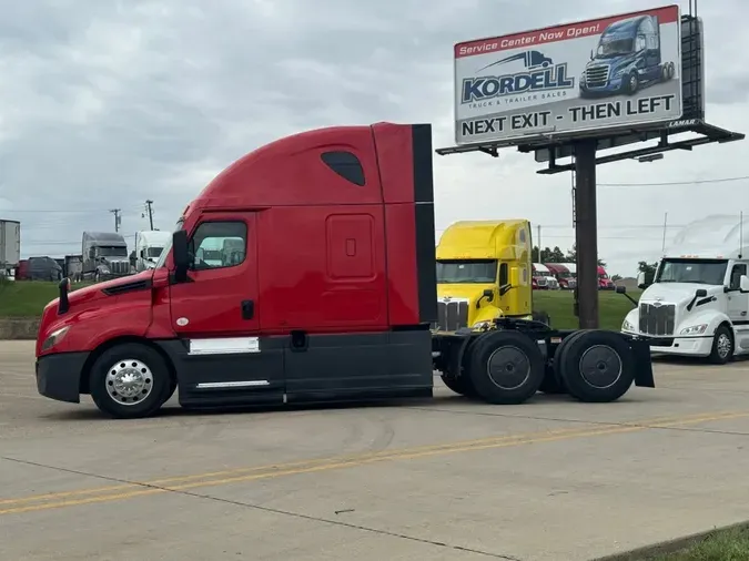 2022 FREIGHTLINER Cascadia 126e8e262ebba183f09888e08607e68b48d