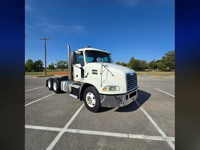 2016 MACK CXU613